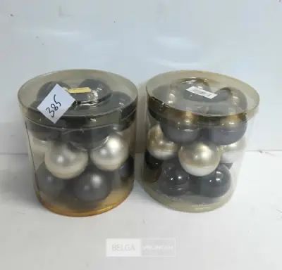 2 x Kerstballen glas 15 stuks grijs/zilver/zwart – kavel bij Belga Veilingen, Oudsbergen