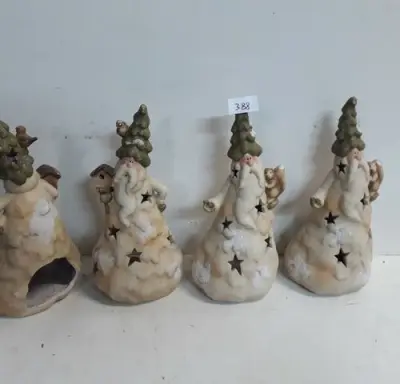 4 x T-lichthuisje kerstman 26 cm 2 assorti – kavel bij Belga Veilingen, Oudsbergen