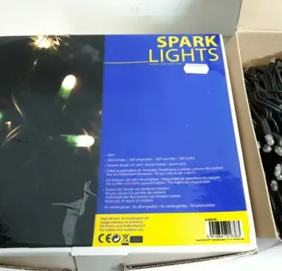 2 x Kerstverlichting 360 lampjes op 36 M extra dikke kabel – kavel bij Belga Veilingen, Oudsbergen