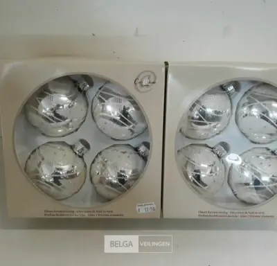 2 x Kerstballen glas 4 stuks zilver/wit – kavel bij Belga Veilingen, Oudsbergen