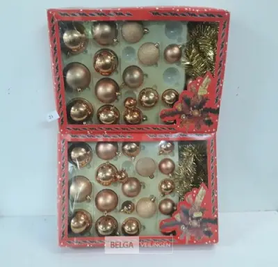 2 x Kerstballen 19 stuks + slingers – kavel bij Belga Veilingen, Oudsbergen