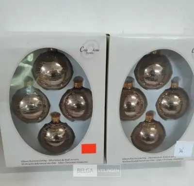2 x Kerstballen glas 4 stuks goud met lijnen – kavel bij Belga Veilingen, Oudsbergen