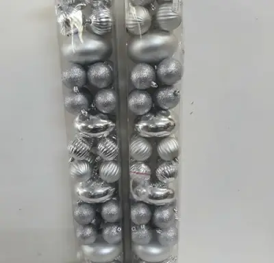 2 x Kerstballen pvc 44 stuks zilver – kavel bij Belga Veilingen, Oudsbergen