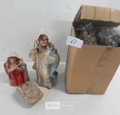 2 x Kerstfiguren 4-19 cm – kavel bij Belga Veilingen, Oudsbergen