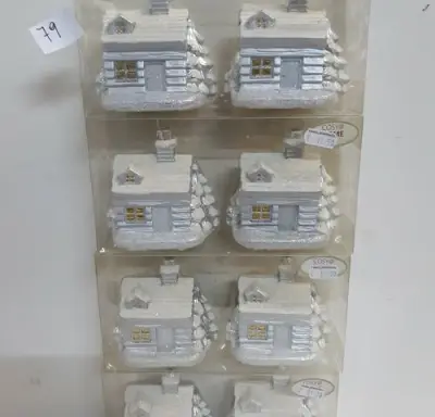 4 x Winterhuis 2 stuks 10 cm – kavel bij Belga Veilingen, Oudsbergen