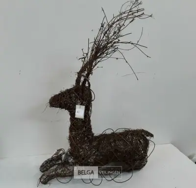 1 x Hert zittend bruin met verlichting 55x55 cm – kavel bij Belga Veilingen, Oudsbergen