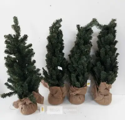 4 x Kerstboom kunststof met kluit 60 cm – kavel bij Belga Veilingen, Oudsbergen
