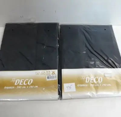 2 x Decostof zwart 140x240 cm – kavel bij Belga Veilingen, Oudsbergen