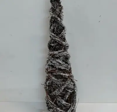 1 x kerstkegel 60 cm uit takken – kavel bij Belga Veilingen, Oudsbergen