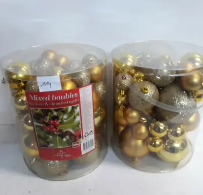 2 x Kerstballen goud 50 stuks – kavel bij Belga Veilingen, Oudsbergen