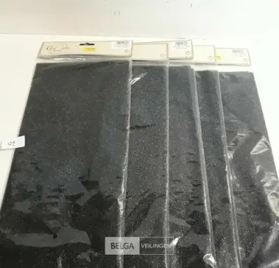 5 x Decostof zwart met stippen 34cm x 3M – kavel bij Belga Veilingen, Oudsbergen