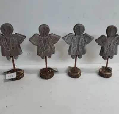 4 x Engel hout op staander 20 cm – kavel bij Belga Veilingen, Oudsbergen