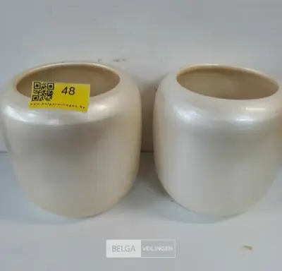 2 x Bloempot keramiek crème Dia 20 – H 20 cm – kavel bij Belga Veilingen, Oudsbergen