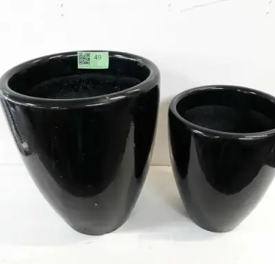 1 x Bloempot polyester zwart gelakt set – kavel bij Belga Veilingen, Oudsbergen