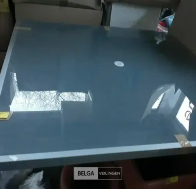 1 x Tuintafel aluminium frame glazen blad showmodel – kavel bij Belga Veilingen, Oudsbergen