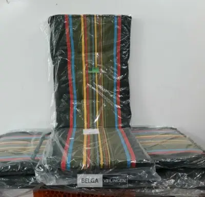 4 x Tuinkussen hoge rug 75x50x50 cm groen met lijnen – kavel bij Belga Veilingen, Oudsbergen
