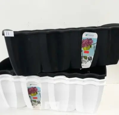 4 x Bloembak 58x27 cm geschikt voor balustrade – kavel bij Belga Veilingen, Oudsbergen