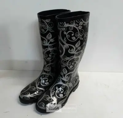 1 x Rubberen laarzen 38 zwart bloemenprint Chuva – kavel bij Belga Veilingen, Oudsbergen