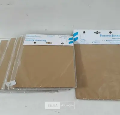 9 x Schuurpapier mix korrel 10 vellen – kavel bij Belga Veilingen, Oudsbergen