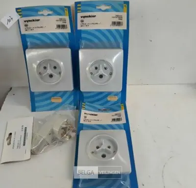 1 x Stekker + 3 x Stopcontact 380V/32A 3P – kavel bij Belga Veilingen, Oudsbergen