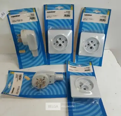 2 x Stekker + 3 x Stopcontact 380V/32A 4P – kavel bij Belga Veilingen, Oudsbergen