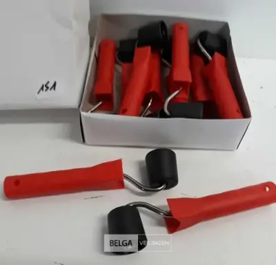 10 x Aandrukrol voor behang 4 cm – kavel bij Belga Veilingen, Oudsbergen