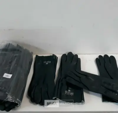 12 x Handschoenen chemicaliën maat 9 groen 33 cm – kavel bij Belga Veilingen, Oudsbergen