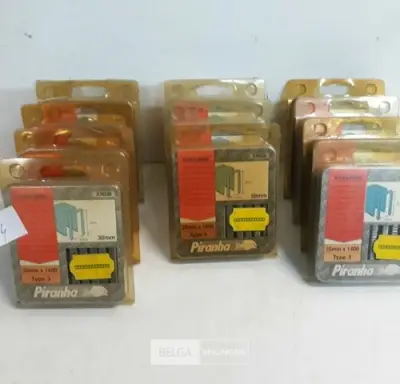11 x Nietjes 1400 stuks voor nagelpistool mix lengte – kavel bij Belga Veilingen, Oudsbergen