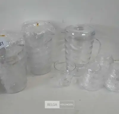 3 x Schenkkan 1 L met 4 bekers – kavel bij Belga Veilingen, Oudsbergen