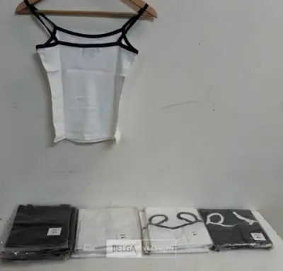 15 x Topje M/L mix kleuren – kavel bij Belga Veilingen, Oudsbergen