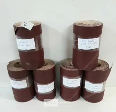 6 x Schuurpapier op rol 15 cm x 7 M 2 assorti – kavel bij Belga Veilingen, Oudsbergen
