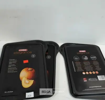 2 x Bakplaat pyrex 34x23,5 cm – kavel bij Belga Veilingen, Oudsbergen