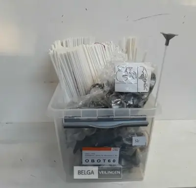 1 x Ballon houder met steel +/-300 stuks – kavel bij Belga Veilingen, Oudsbergen