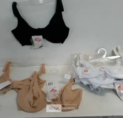11 x BH 8xD 3xE diverse maten wit/beige/zwart – kavel bij Belga Veilingen, Oudsbergen