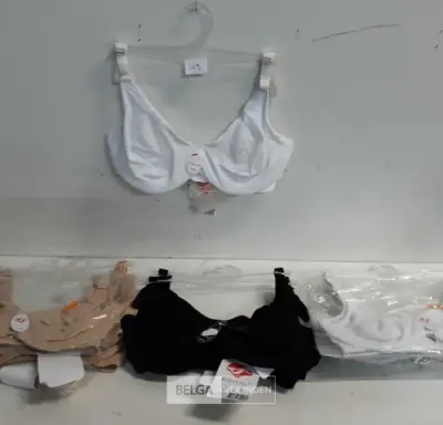 10 x BH D diverse maten wit/beige/zwart – kavel bij Belga Veilingen, Oudsbergen