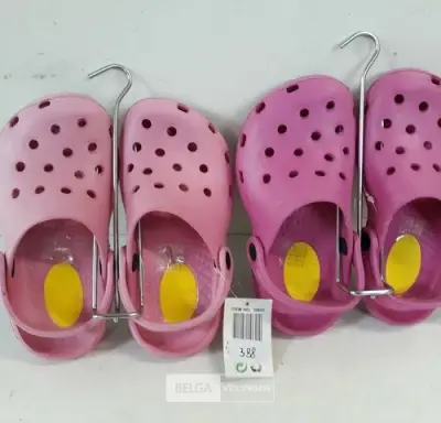 2 x Pvc schoentjes 33-44 – kavel bij Belga Veilingen, Oudsbergen