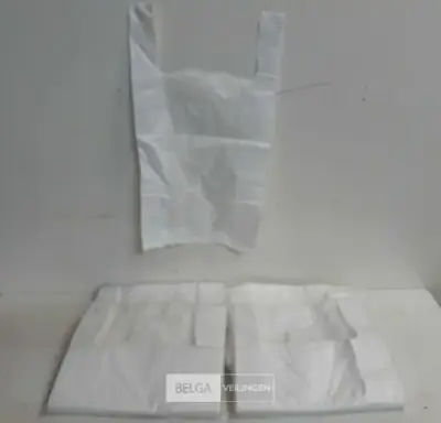 4 x Draagtas hemdmodel 27x48 cm 100 stuks – kavel bij Belga Veilingen, Oudsbergen