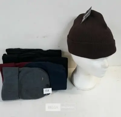 12 x Muts mix kleuren – kavel bij Belga Veilingen, Oudsbergen