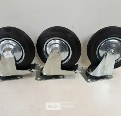 3 x Zwenkwiel 1 x zwenkwiel + 2 x zwenkwiel met rem 200mm – kavel bij Belga Veilingen, Oudsbergen
