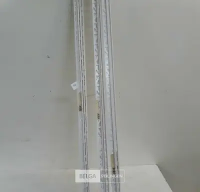 9 x Tegel eindprofiel pvc wit 6-8-10 mm – kavel bij Belga Veilingen, Oudsbergen