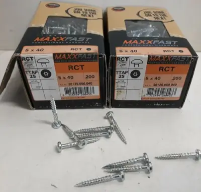 2 x Houtschroeven wit verzinkt 5x40mm 200 stuks – kavel bij Belga Veilingen, Oudsbergen