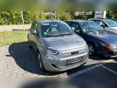Personenauto Fiat Neuer 500e ICON 2022 – kavel bij NetBid, Tübingen