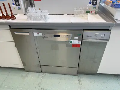 Automatische laboratoriumreinigingsmachine Miele G7795 / PG 8583 – kavel bij NetBid, Berlin