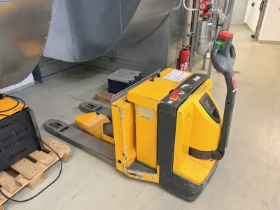 Electric Pallet Jack Jungheinrich EJE20 – kavel bij NetBid, Berlin