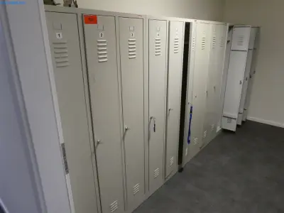 4 lockers in the changing room Haneu – kavel bij NetBid, Speyer