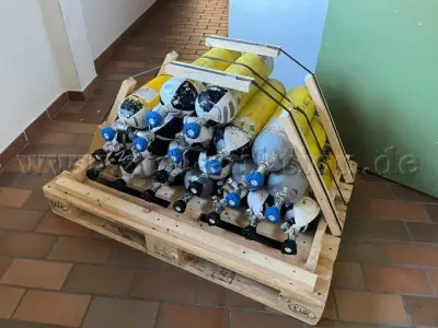 20 Atemschutz Pressluftflaschen 6 Liter 300 bar Stahl – kavel bij Zoll-Auktion, Töging a. Inn