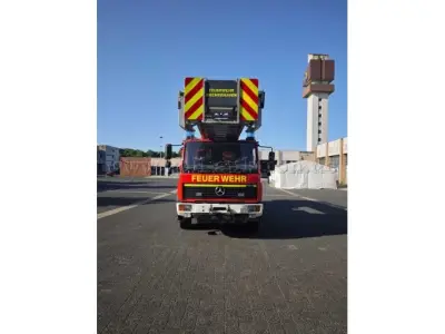 1 Drehleiter Rosenbauer / Metz DLK 23-12 PLC 3.1 – kavel bij Zoll-Auktion, Bremerhaven
