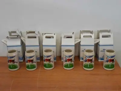 6 Oktoberfestkrüge ohne Zinndeckel Jahreskrüge 1990, Hersteller: Rastal – kavel bij Zoll-Auktion, München