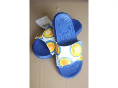1 partij badslippers in nieuwstaat (2900 paar in verschillende maten) – kavel bij Zoll-Auktion, Suhl