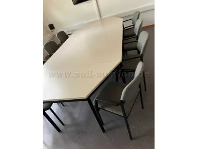 1 set bestaande uit 5 bureaus en 12 stoelen – kavel bij Zoll-Auktion, Münster